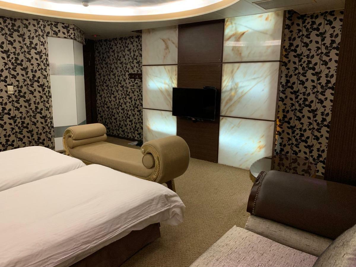 Crystal Business Motel Hsinchu Exterior foto